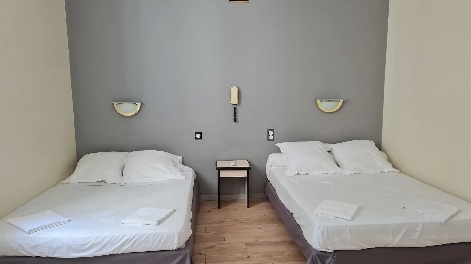 Hotel Le Milan Lourdes 2*,