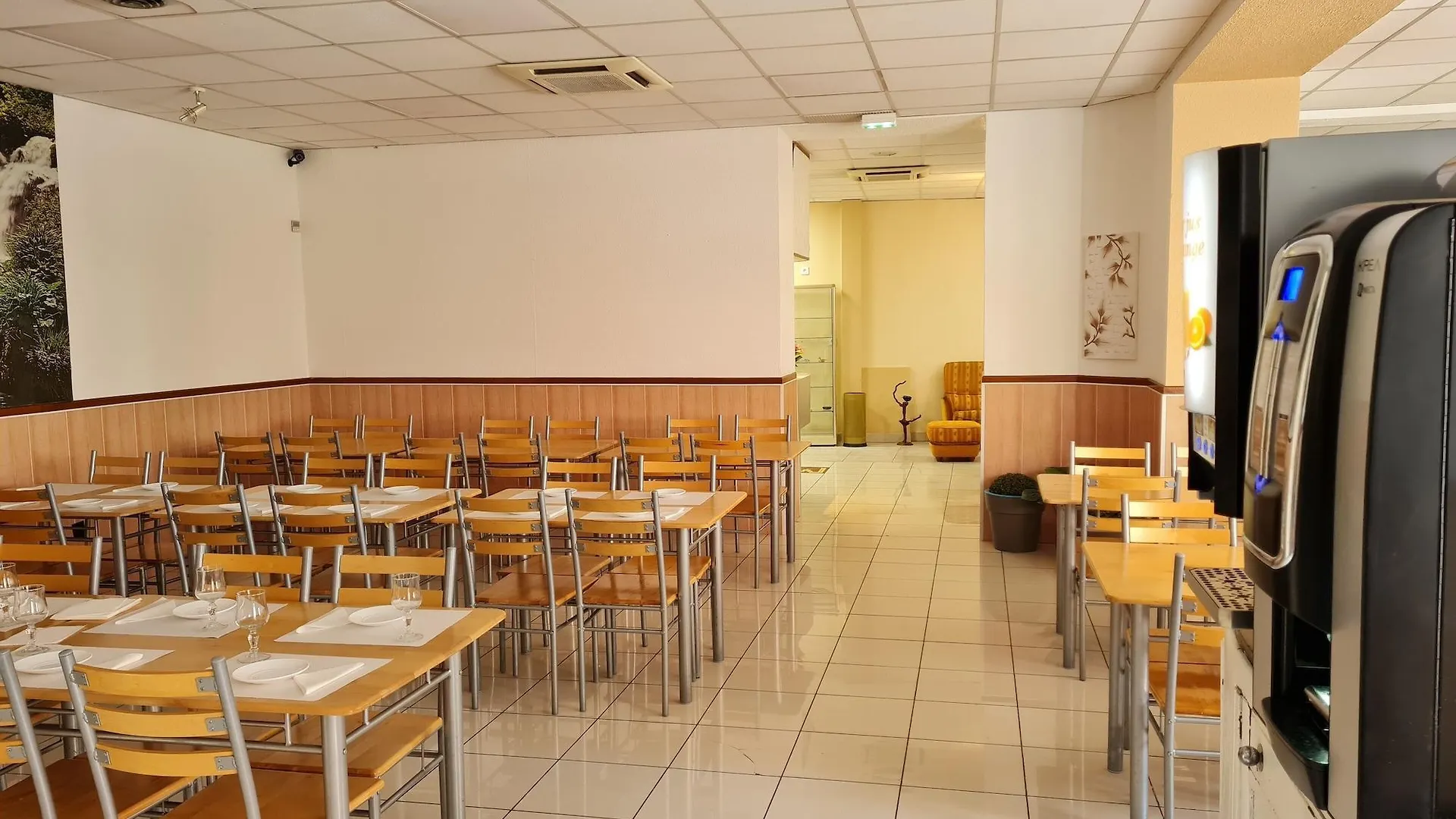 **  Hotel Le Milan Lourdes France
